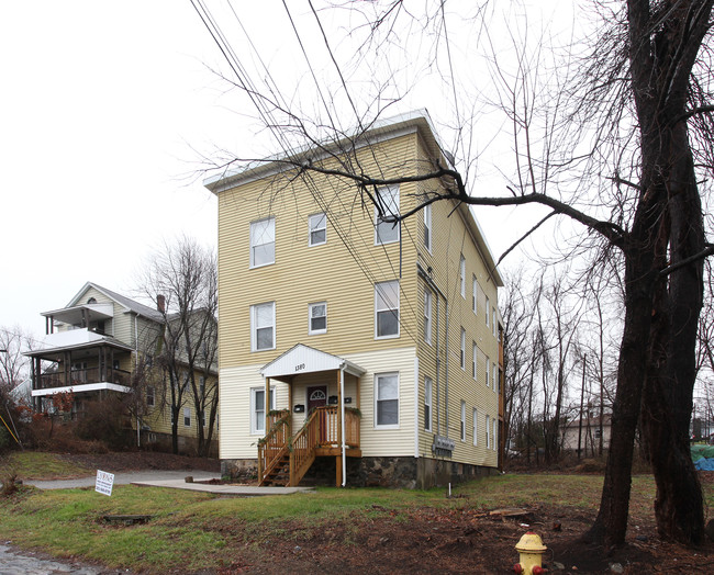 1380 Bank St in Waterbury, CT - Building Photo - Building Photo