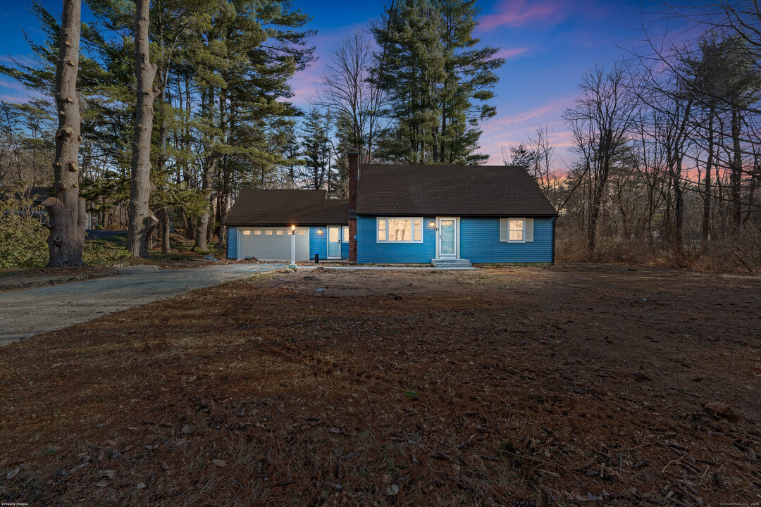 11 Ichabod Rd in Simsbury, CT - Building Photo