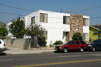 323 E Glenoaks Blvd in Glendale, CA - Building Photo - Building Photo