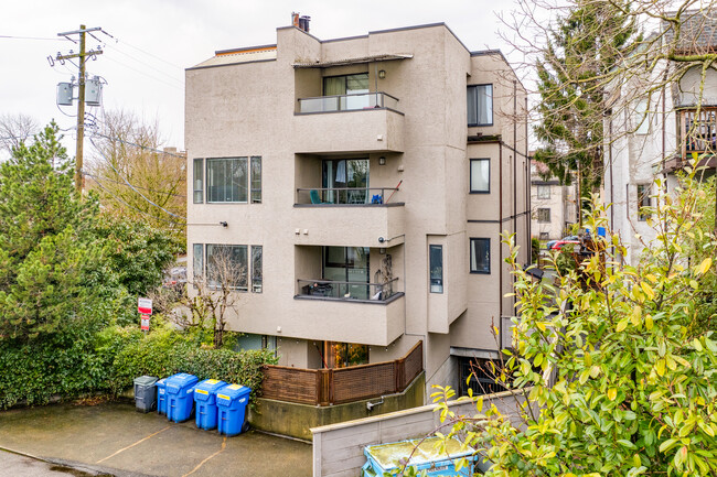 2294 5th Av W in Vancouver, BC - Building Photo - Building Photo