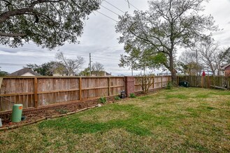 2935 Berlinetta Dr in Pearland, TX - Building Photo - Building Photo