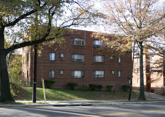 2589 Naylor Rd SE in Washington, DC - Foto de edificio - Building Photo