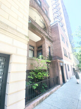 4 E 78th St in New York, NY - Building Photo - Building Photo