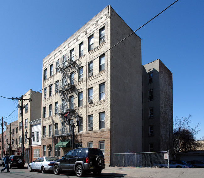 6119 Park Ave in West New York, NJ - Building Photo - Building Photo