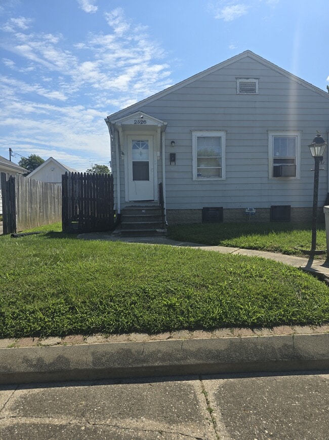 property at 2528 Lincoln St