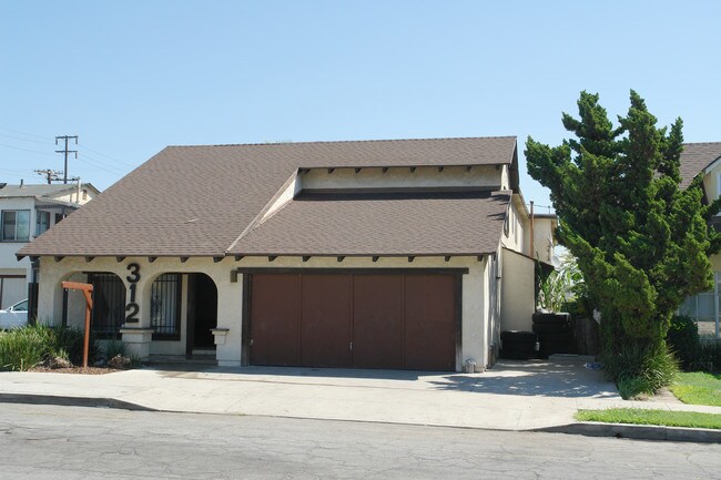 312 S Pine St in San Gabriel, CA - Foto de edificio - Building Photo