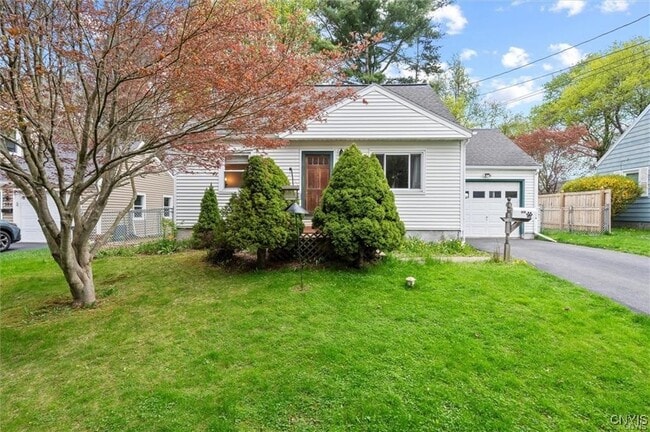 302 Twin Elms Ln in Syracuse, NY - Building Photo - Building Photo