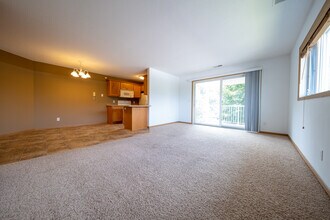 300 Whispering Ln in Hastings, MN - Building Photo - Building Photo