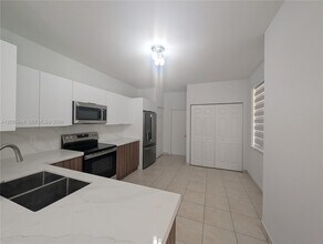 2143 Hacienda Terrace in Weston, FL - Building Photo - Building Photo
