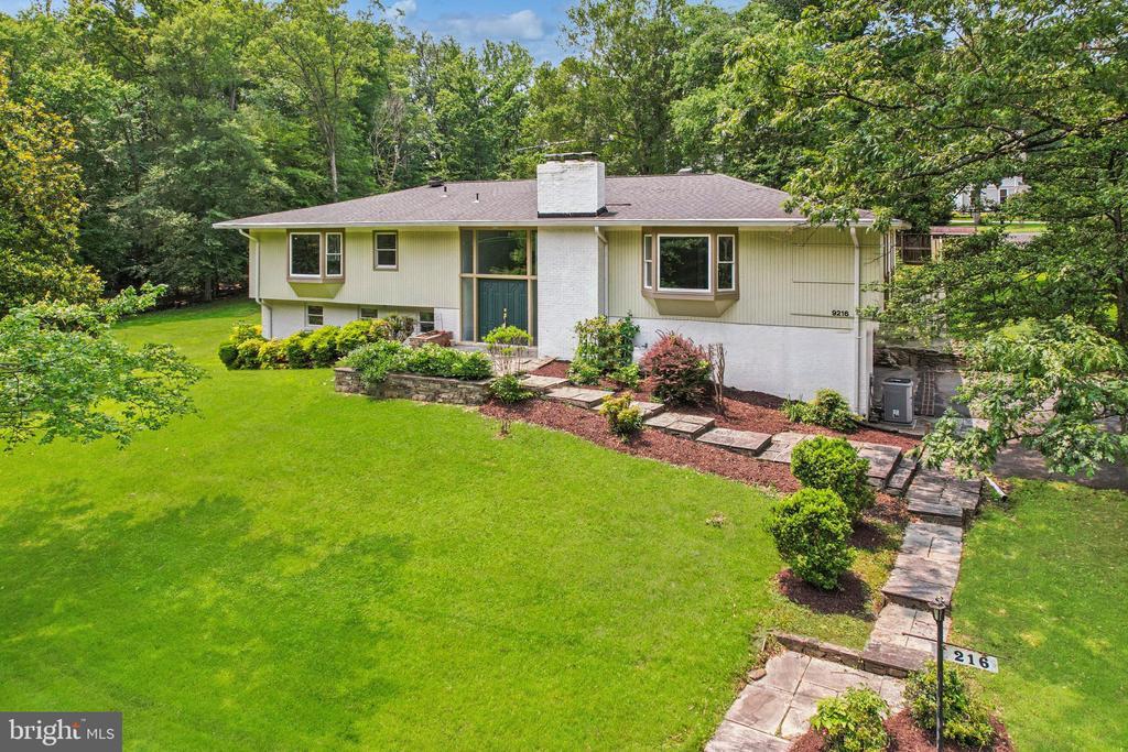 9216 Moultrie Pkwy in Potomac, MD - Building Photo