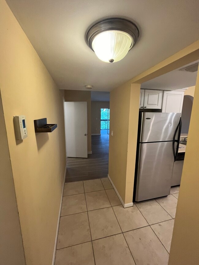 711 N Pine Island Rd, Unit 417 in Plantation, FL - Building Photo - Building Photo