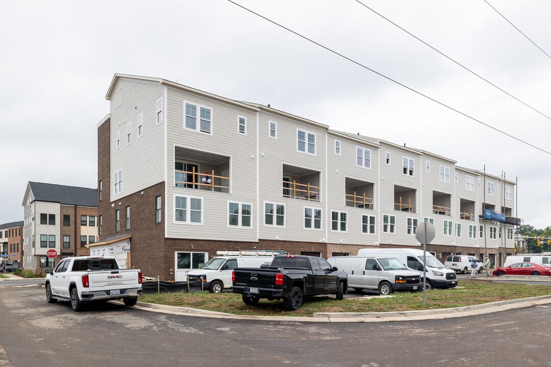 Arpina Valley in Herndon, VA - Building Photo