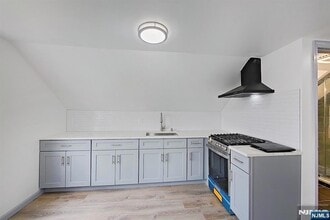 170 Sunset Ave in North Arlington, NJ - Foto de edificio - Building Photo