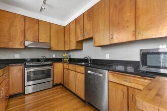 1760 Beacon St, Unit 1 in Brookline, MA - Building Photo - Building Photo