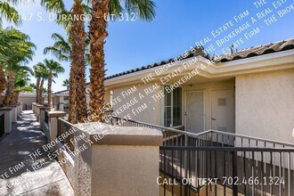 7147 S Durango Dr in Las Vegas, NV - Foto de edificio - Building Photo