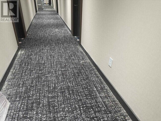 2501-2501 Saw Whet Blvd. in Oakville, ON - Building Photo - Building Photo