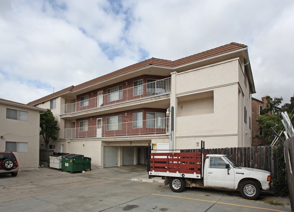 2125 Chatsworth Blvd in San Diego, CA - Building Photo