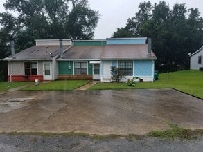 3986 Breezee Ct in Tallahassee, FL - Building Photo - Building Photo