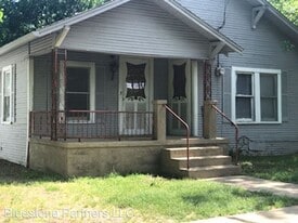 1006 E Thomas St in Sherman, TX - Building Photo