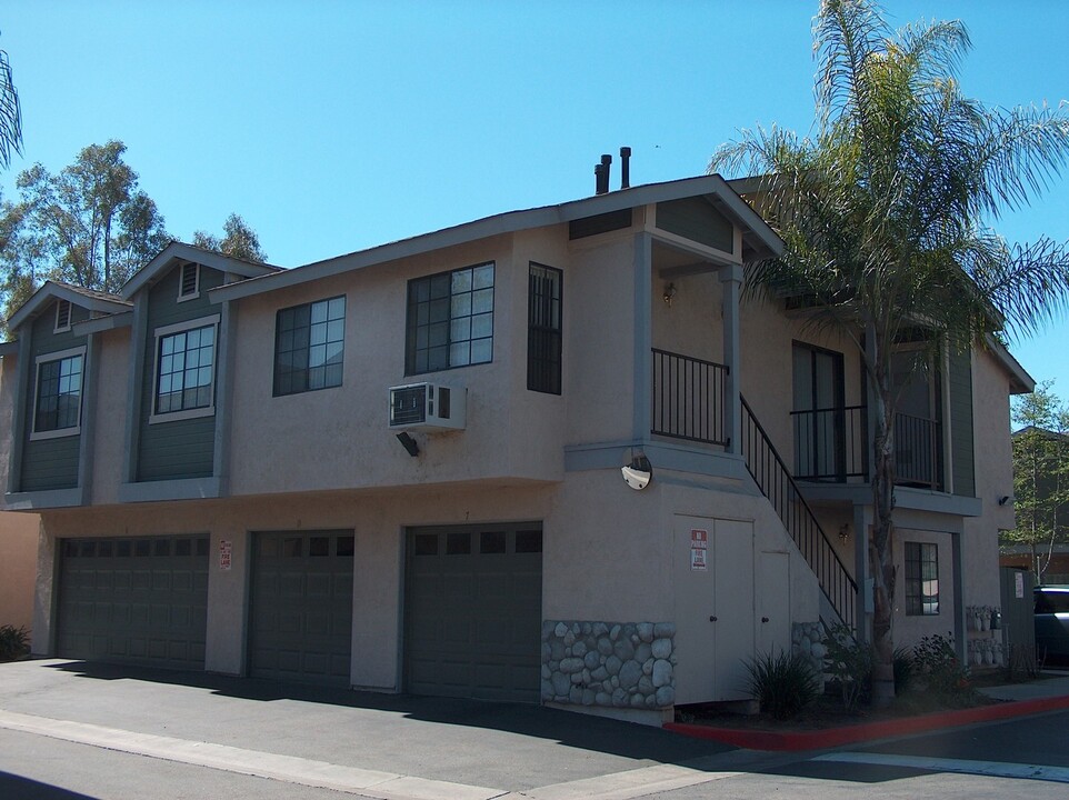 1225 N Broadway in Escondido, CA - Building Photo