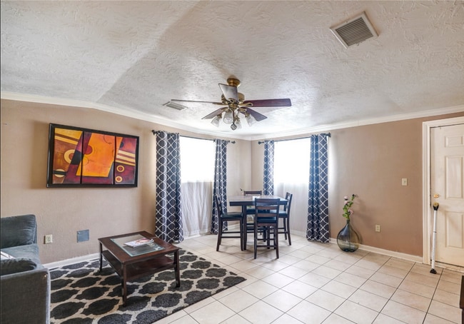 518 Westshire Dr in Houston, TX - Building Photo - Building Photo