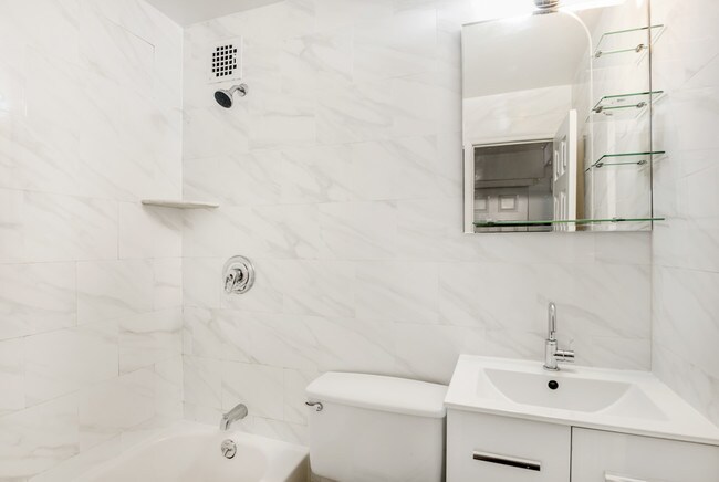 327 E 22nd St-Unit -1P in New York, NY - Building Photo - Building Photo