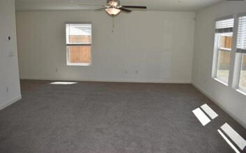 2287 Owens Ct in Los Banos, CA - Building Photo - Building Photo