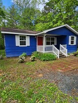 650 Maxfield Rd in Keswick, VA - Building Photo