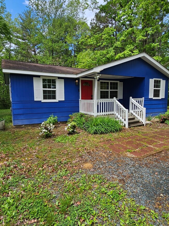 650 Maxfield Rd in Keswick, VA - Building Photo - Building Photo