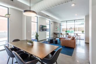 The Traveler Apartments in Omaha, NE - Foto de edificio - Interior Photo