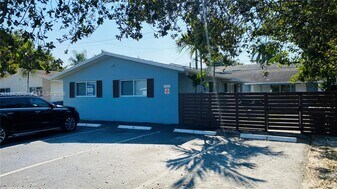 808 NE 2nd St in Hallandale Beach, FL - Building Photo