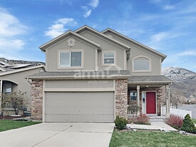 10454 Sugarloaf Dr in Cedar Hills, UT - Building Photo