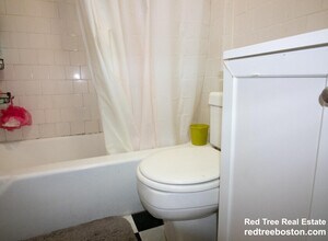 242 Hemenway St, Unit b6 in Boston, MA - Building Photo - Building Photo