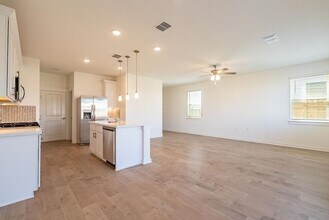 7400 Sparkling Light Dr in Del Valle, TX - Building Photo - Building Photo