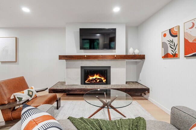 4375 Fernbrook Dr in Mercer Island, WA - Building Photo - Building Photo