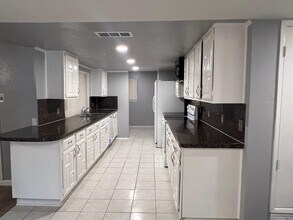 8103 Edgebrook Forest Ct in Houston, TX - Building Photo - Building Photo