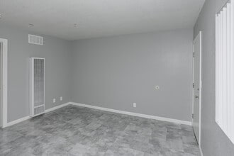 Santa Ana Birch Apartments in Santa Ana, CA - Building Photo - Interior Photo