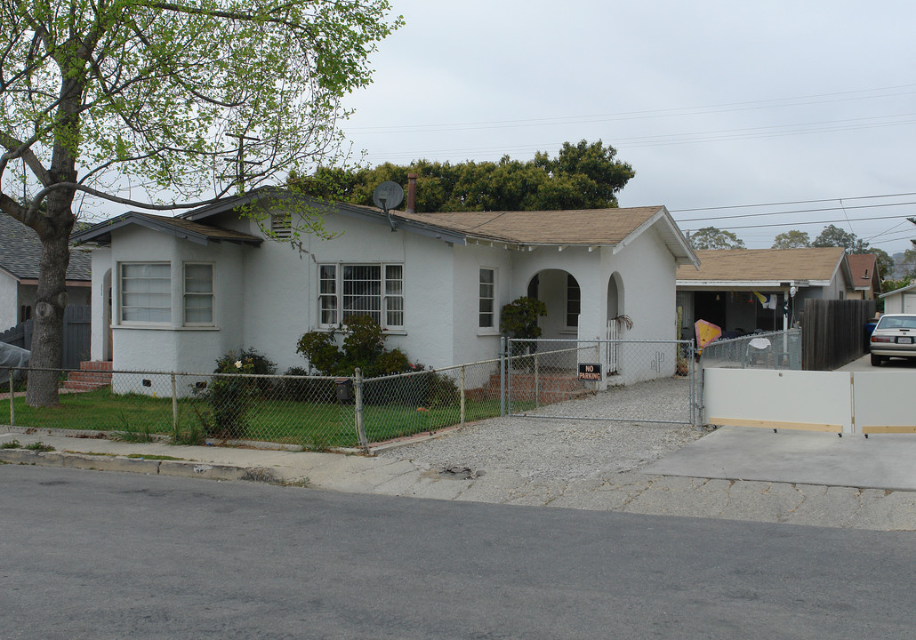 353 E McFarlane St in Ventura, CA - Building Photo