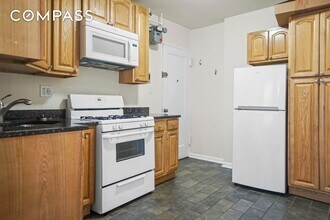 270 E 78th St in New York, NY - Building Photo - Building Photo