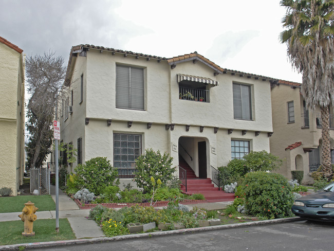 341 N Ogden Dr in Los Angeles, CA - Building Photo - Building Photo