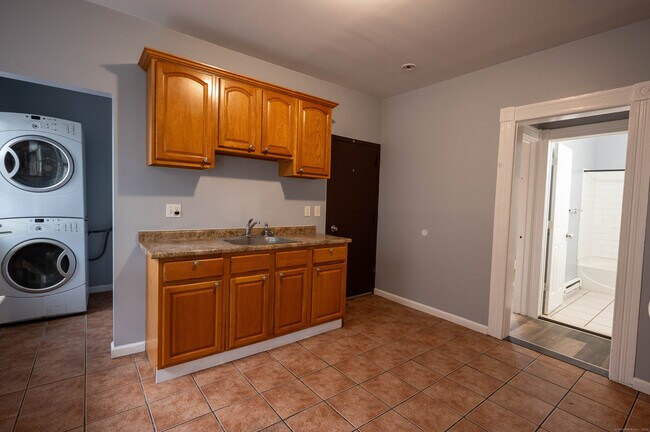 57 Vine St in Bridgeport, CT - Building Photo - Building Photo