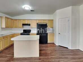 2412 Hallie Ln in Round Rock, TX - Building Photo - Building Photo