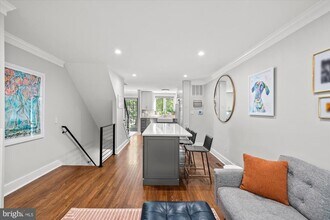 1220 W Abingdon Dr in Alexandria, VA - Building Photo - Building Photo
