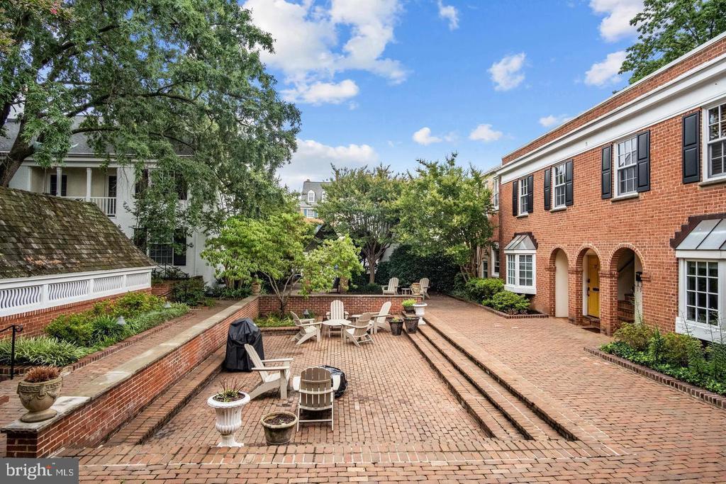 220 N St Asaph St in Alexandria, VA - Building Photo