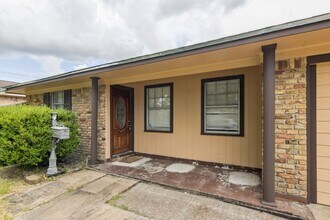 2105 21st Ave N in Texas City, TX - Building Photo - Building Photo