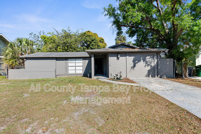 property at 905 N Newport Ave