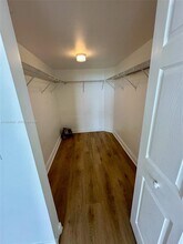 3000 Coral Way, Unit 617 in Coral Gables, FL - Foto de edificio - Building Photo