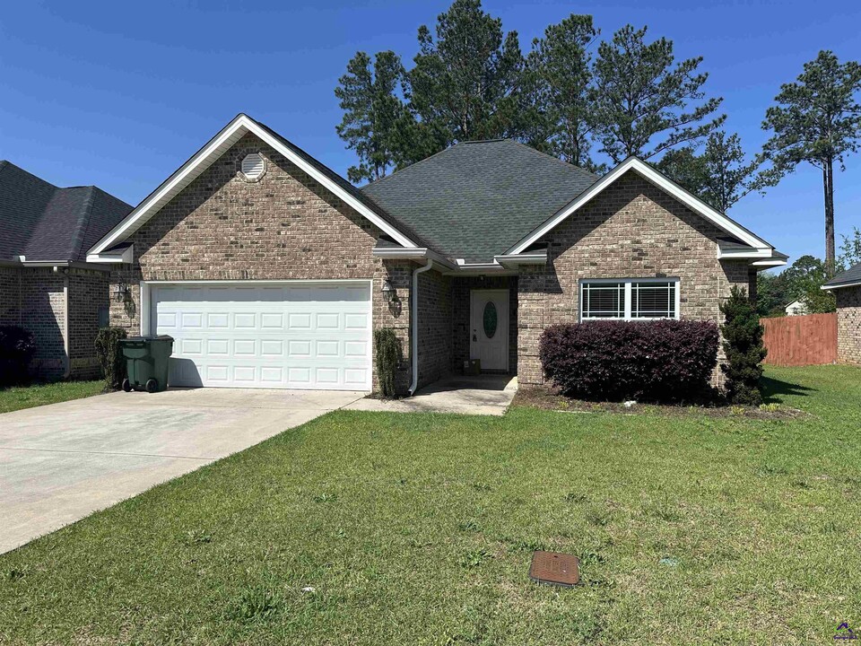 110 Pilgrim Mill Trail in Warner Robins, GA - Building Photo