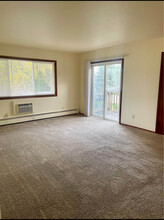 2977 Austin St in East Troy, WI - Foto de edificio - Building Photo