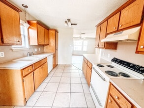 6111 7th St in Lubbock, TX - Building Photo - Building Photo